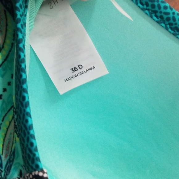 Shade & Shore Small bottoms 36D top - Picture 7 of 7